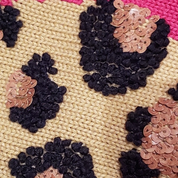 A cute retro sweater. - Picture 3 of 3